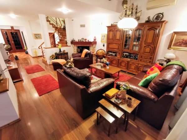 Vila P+1+M- Damaroaia- Jiului- Izbiceni